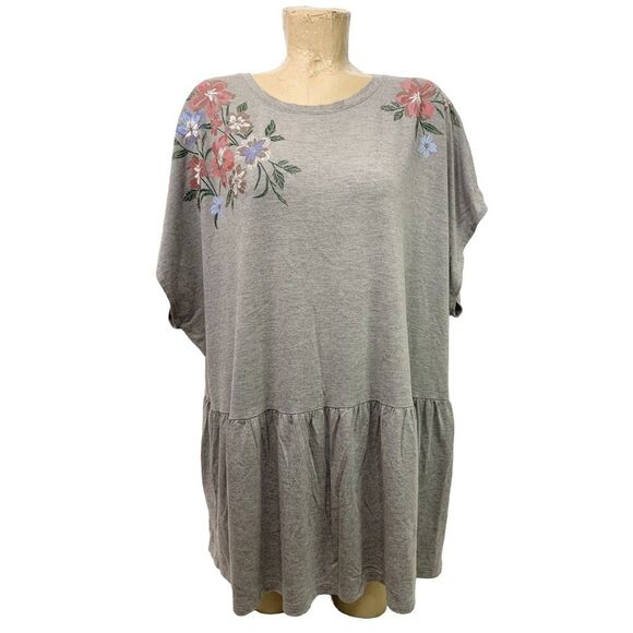 Lane Bryant Tops - Lane Bryant Shirt Plus Size 22 24 60” Scoop Neck Short Sleeve Gray Floral Rayon